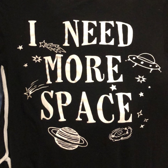 A small black tee with a alien on it!!!!!!!!!!!!!! - Picture 4 of 4